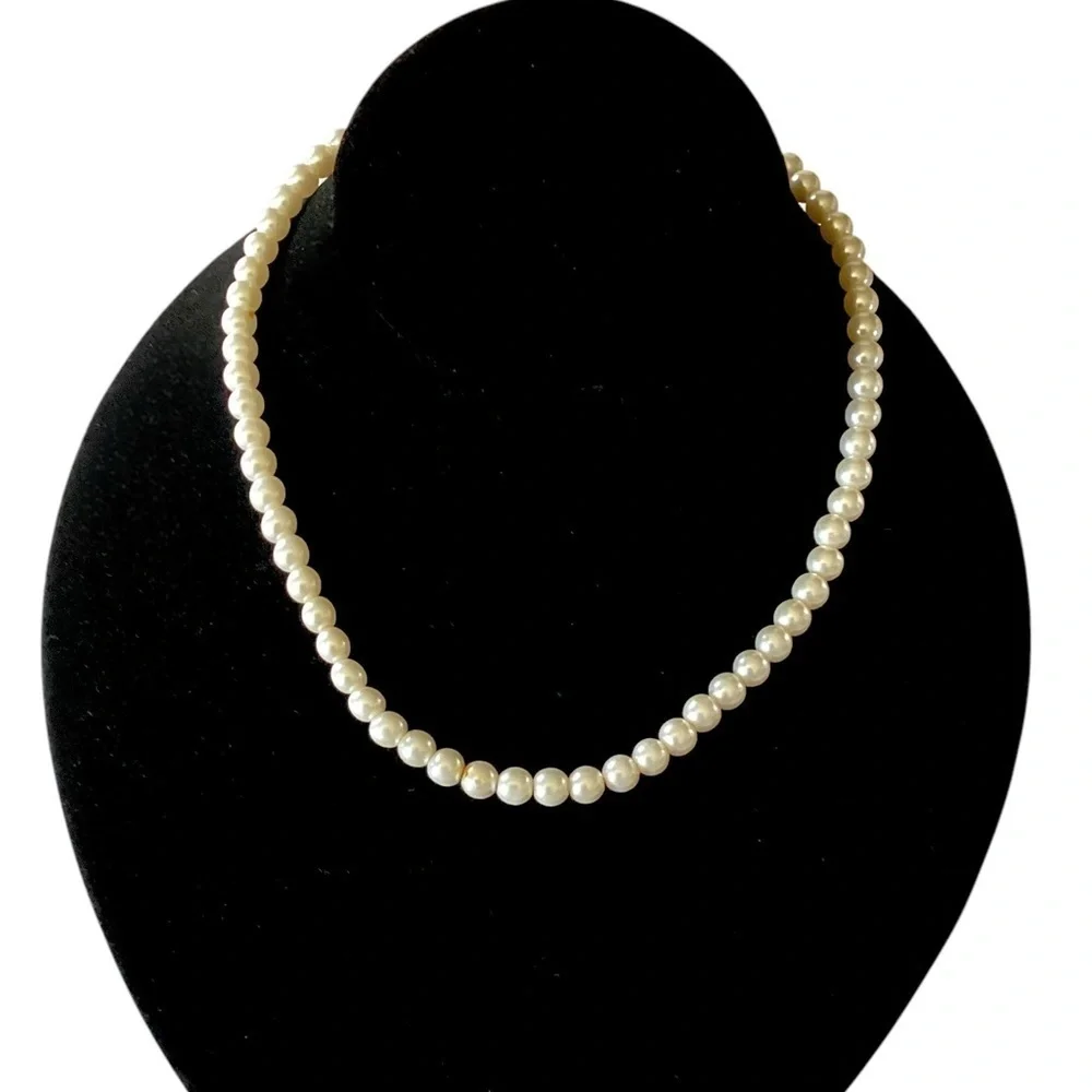 Vintage Elegant Pearl Style Necklace & Rhinestones in Silver Jewelry 2 pc Set